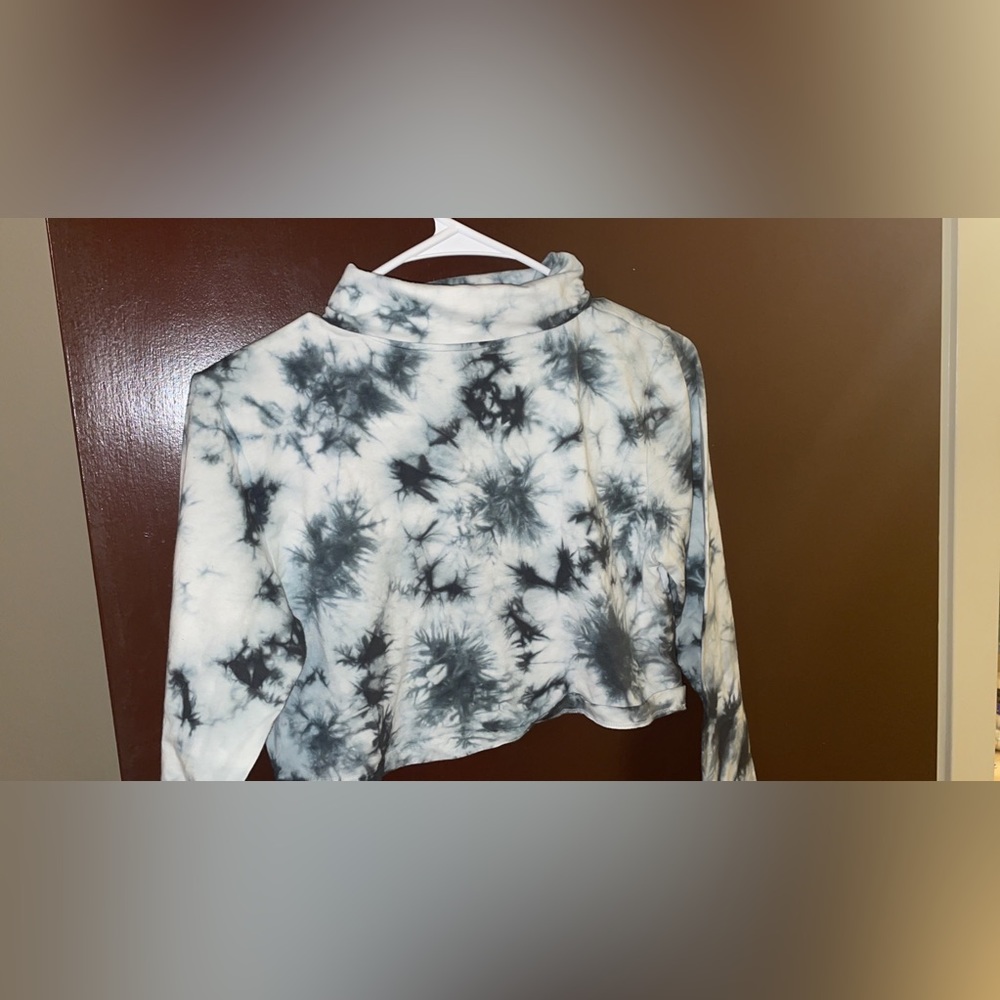 Chloe X Hallie Pink(Victoria Secret) long sleeve crop top, tight fitted